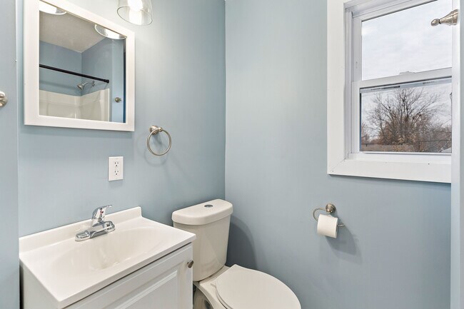 Building Photo - 227 E 17th Ave