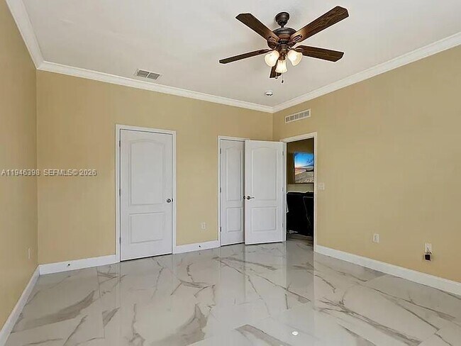 Building Photo - 1018 SW Eckard Ave