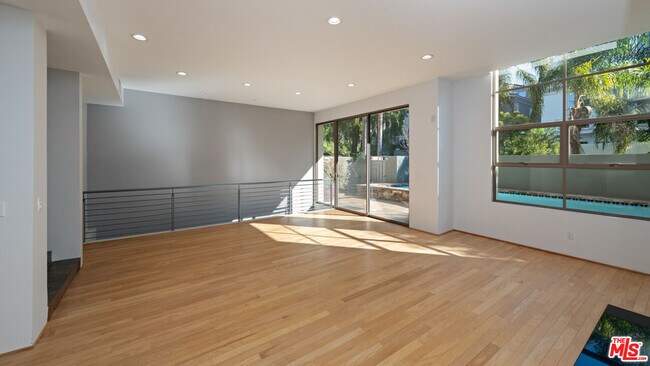 Building Photo - 143 Union Jack Mall