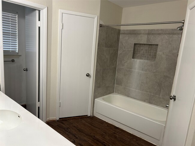 Building Photo - 12310 Jaguar Dr