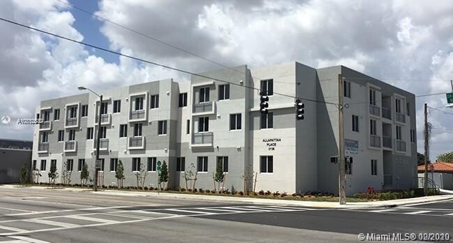 Building Photo - 3138 NW 22nd Ave