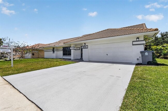 Building Photo - 9654 Sun Pointe Dr