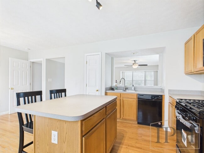 Building Photo - Available Now!- 3 Bedroom Home in Eastern ...