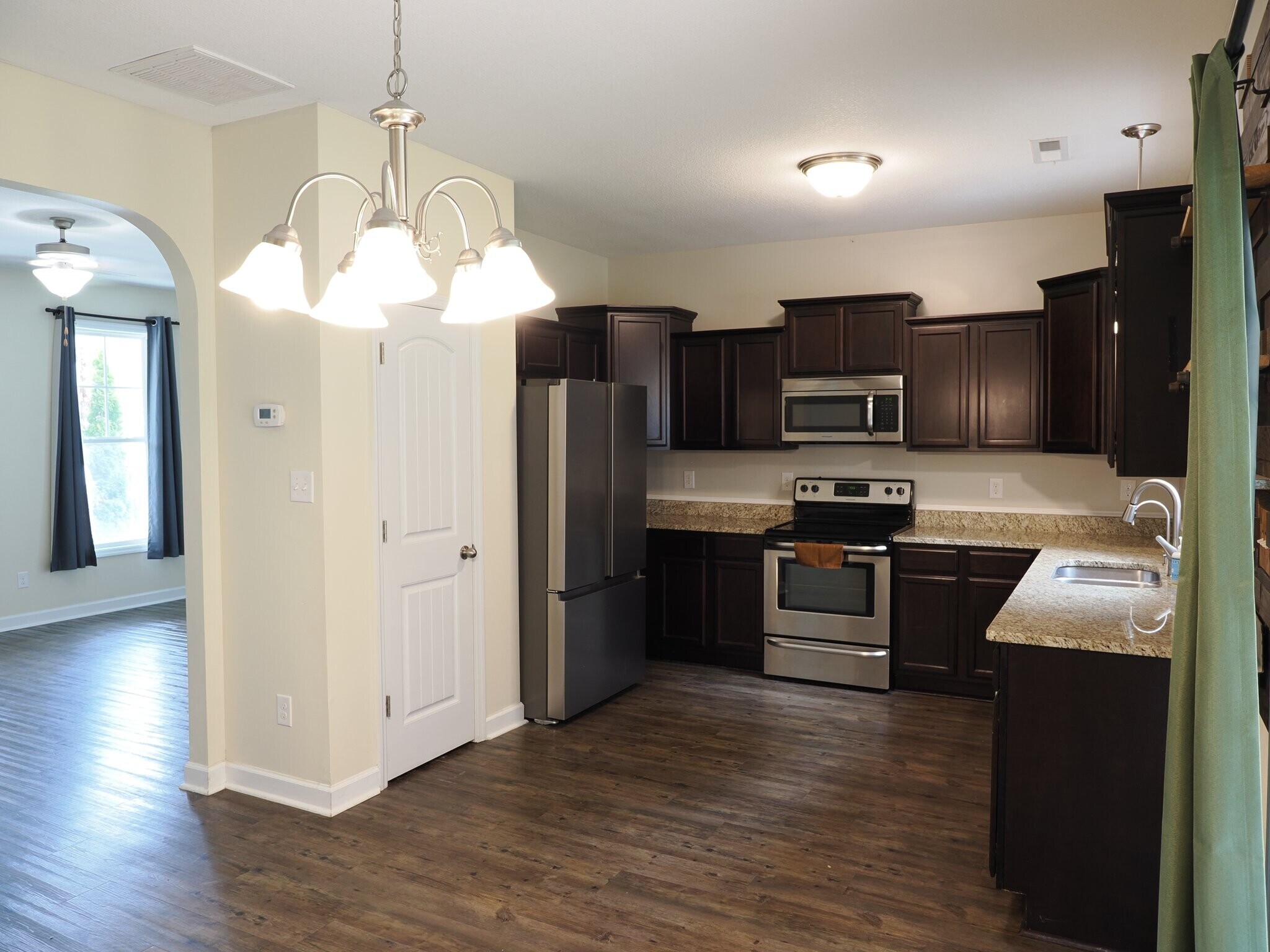 Building Photo - 611 Winfall Dr