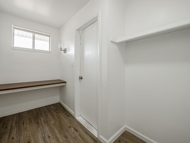 Building Photo - Freshly Remodeled 1BR Retreat in Desirable White Lake – Move-In Ready!