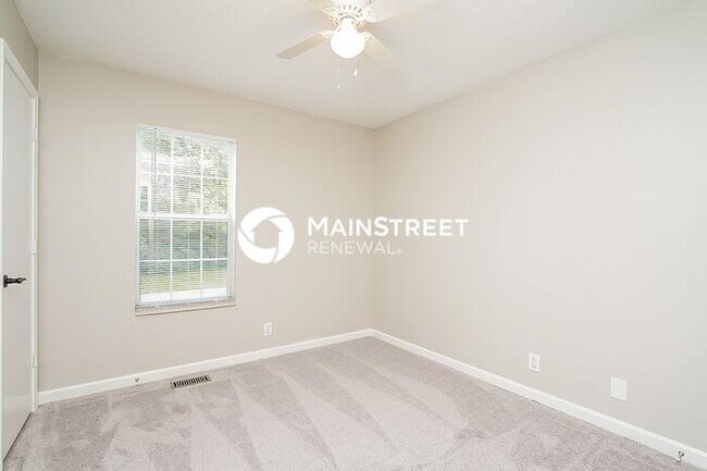 Building Photo - 3 Bedroom Pet-Friendly Home in Nashville, TN with Main Street Renewal