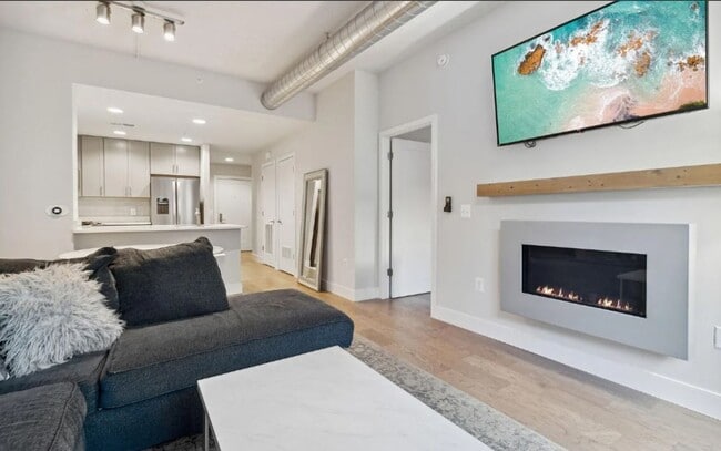 Building Photo - Modern and Stunning 1 Bedroom, 1 Bath + Den Condo in the popular Lexicon – Available Now!