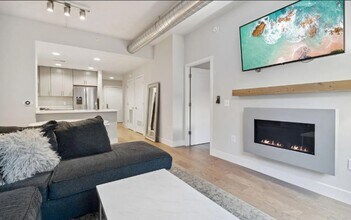 Building Photo - Modern and Stunning 1 Bedroom, 1 Bath + De...