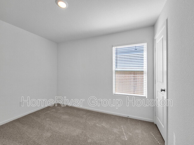 Building Photo - 112 Nicholas Rd