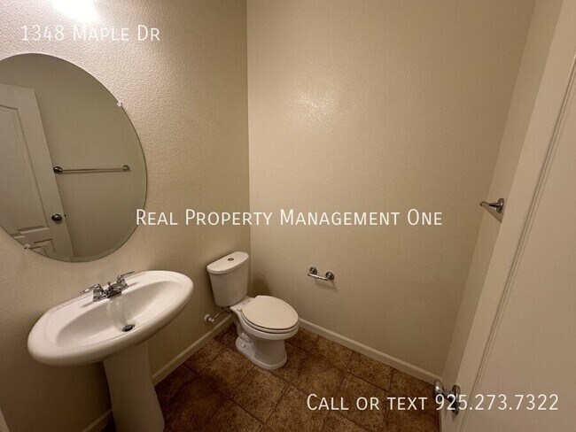 Building Photo - 1348 Maple Dr