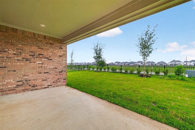 Building Photo - 2216 Inglenook Grv Dr