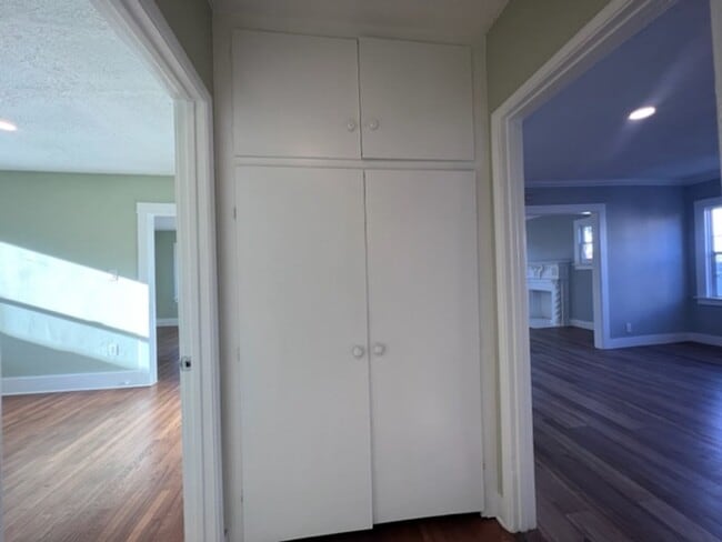 Building Photo - Upgraded Large Home