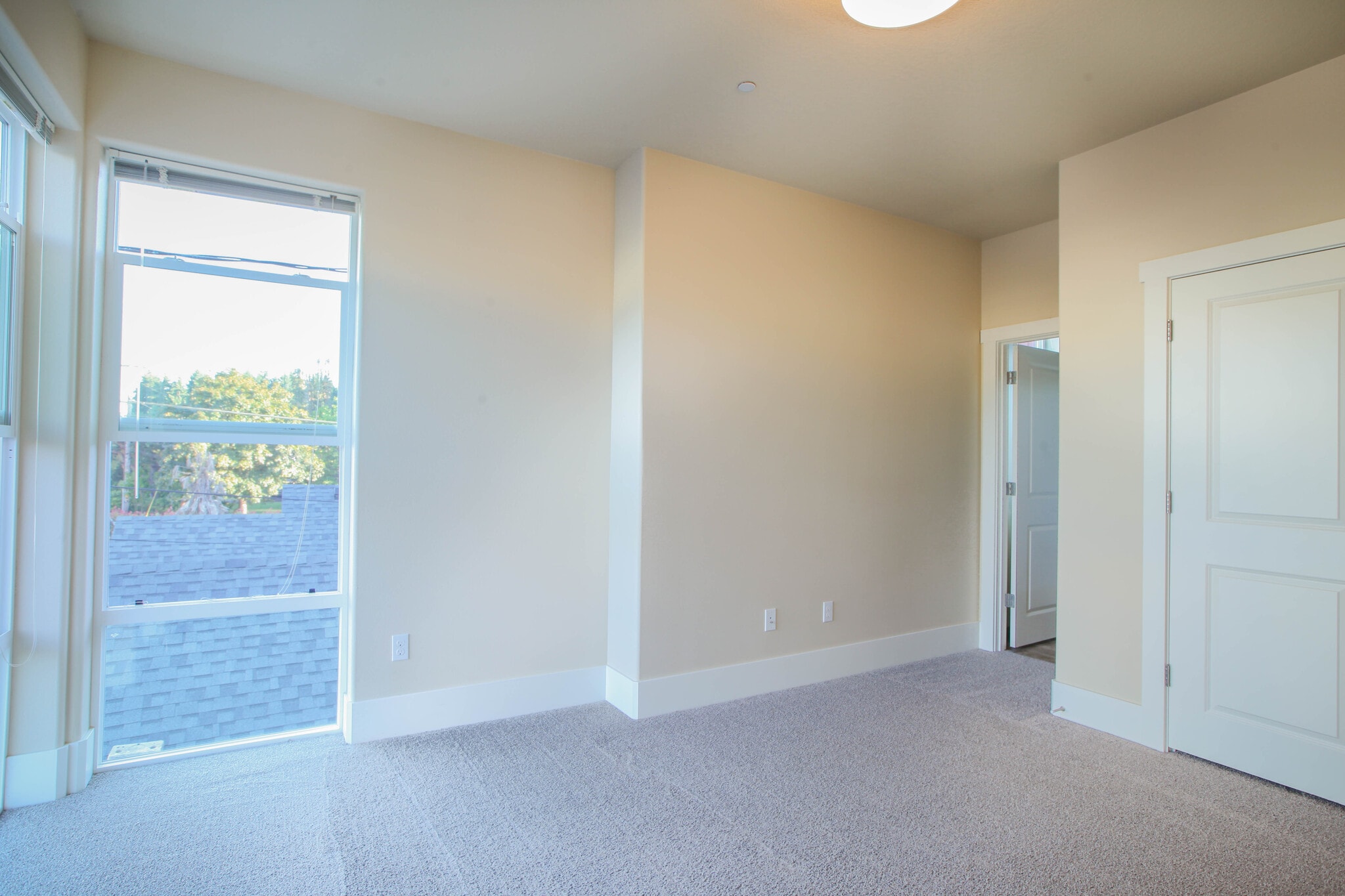 Building Photo - 910 Grove SW St