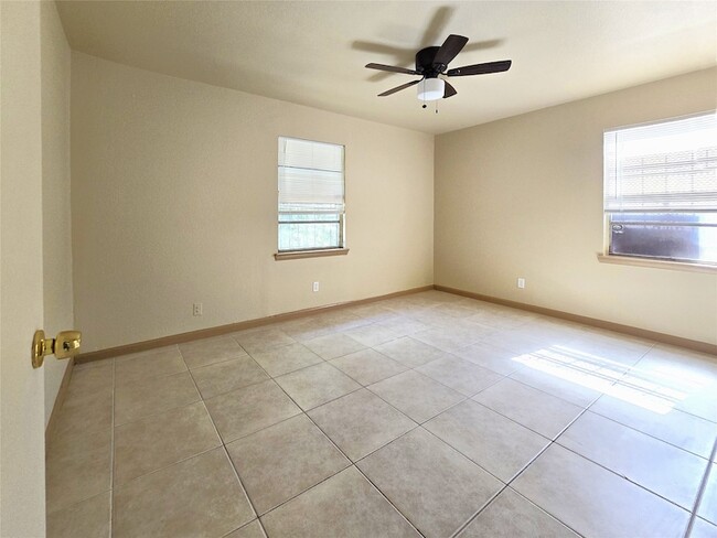 Building Photo - 8224 Campanella Dr