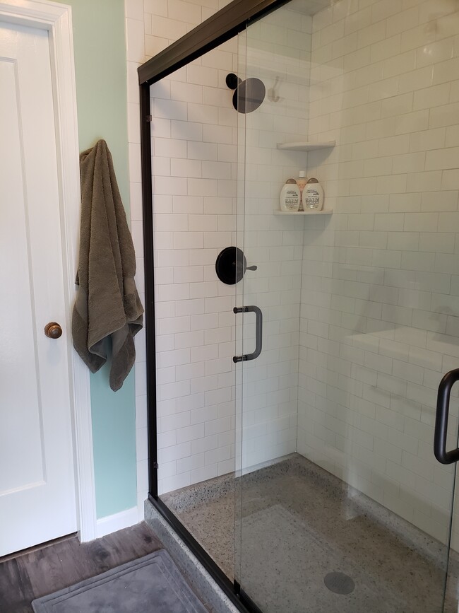 Master bath - 901 Country Club Ave