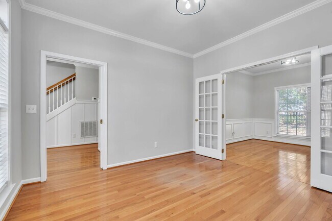 Building Photo - Beautifully Appointed 4BR Home Featuring a Screened Porch, Spacious Living Areas & Community Pool...