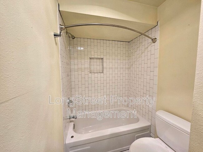 Building Photo - 4602 NE Broadway