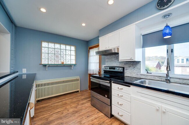 Building Photo - 121 W Arch St