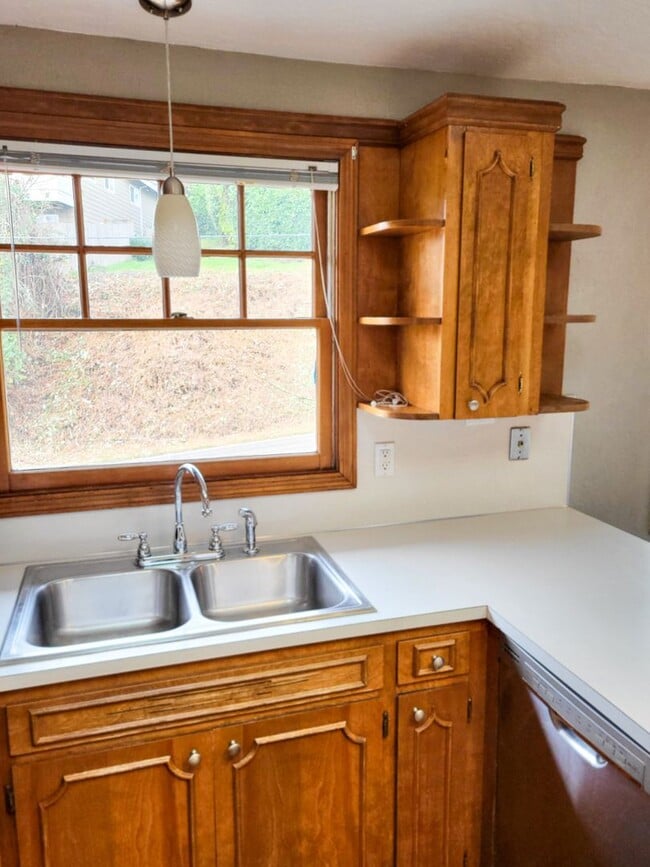 Building Photo - 970 Cascade Dr NW