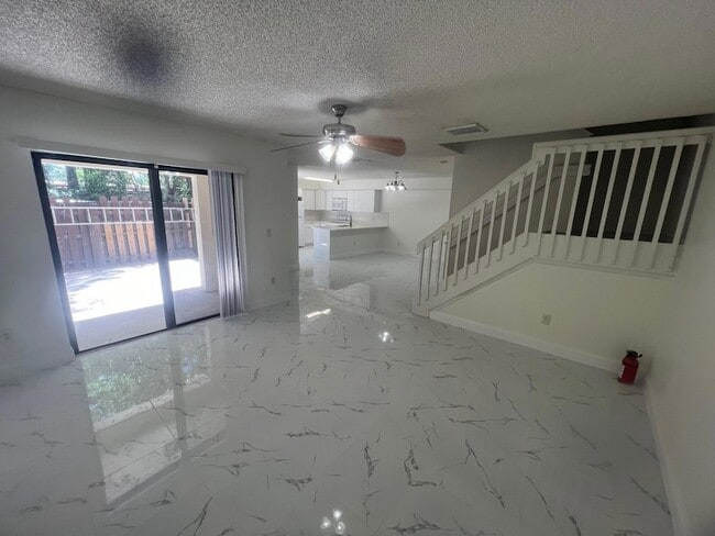 Building Photo - 2212 White Pine Cir