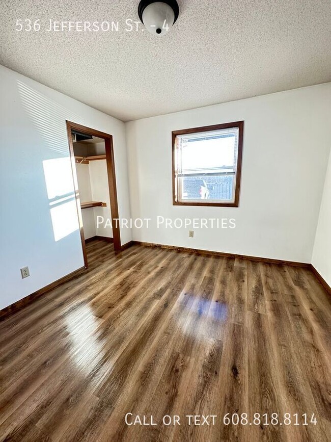 Building Photo - 2 bedroom/ 1 bath apartment in Mauston, WI