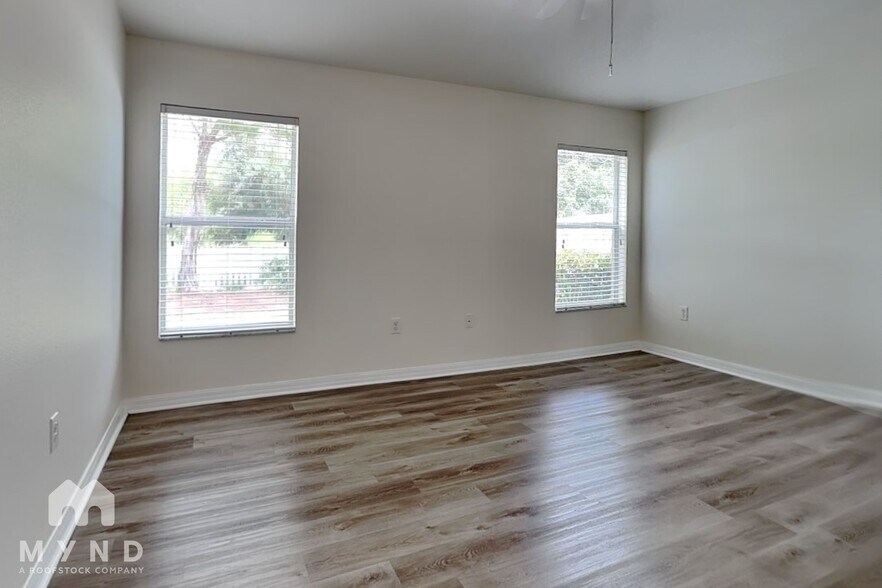 Building Photo - 1212 Oak Pond St