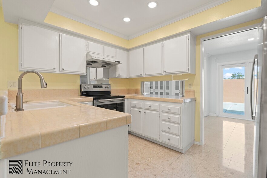 Building Photo - 1409 Athena