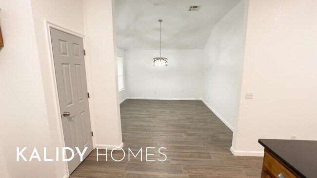 Building Photo - 9317 Apple Dr