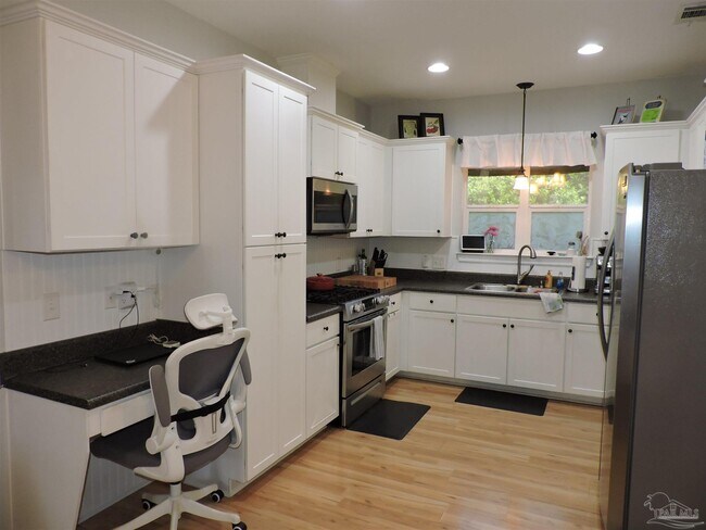 Building Photo - 1531 N 12th Ave