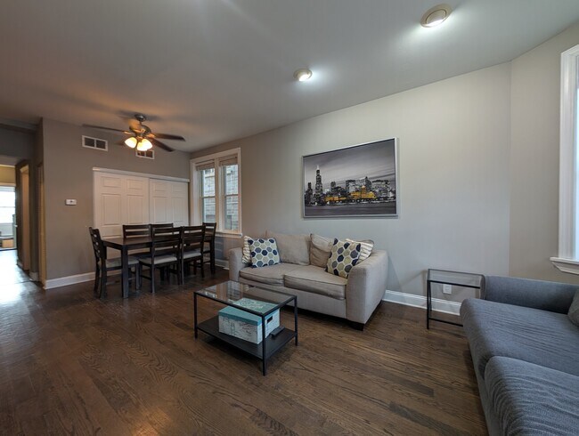 Building Photo - 1911 W Addison St