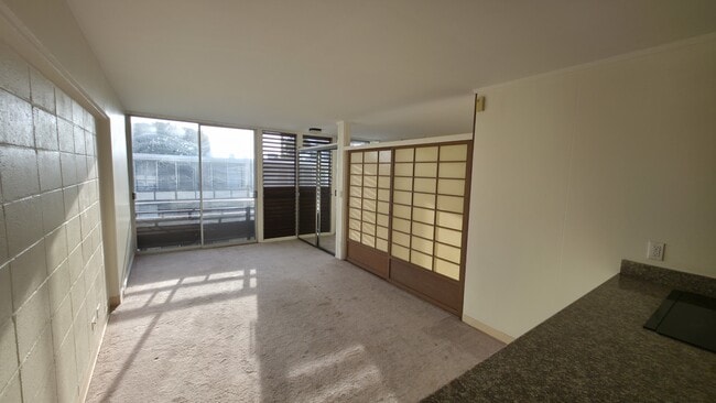 Building Photo - 1630 Makiki St