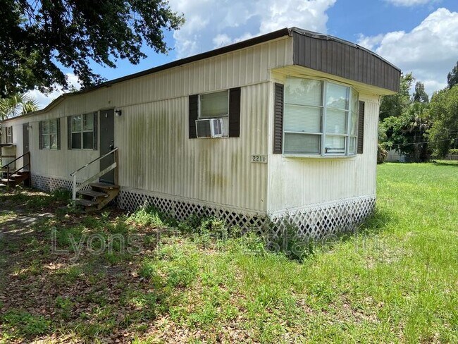 Building Photo - 2211 Cantor Ln