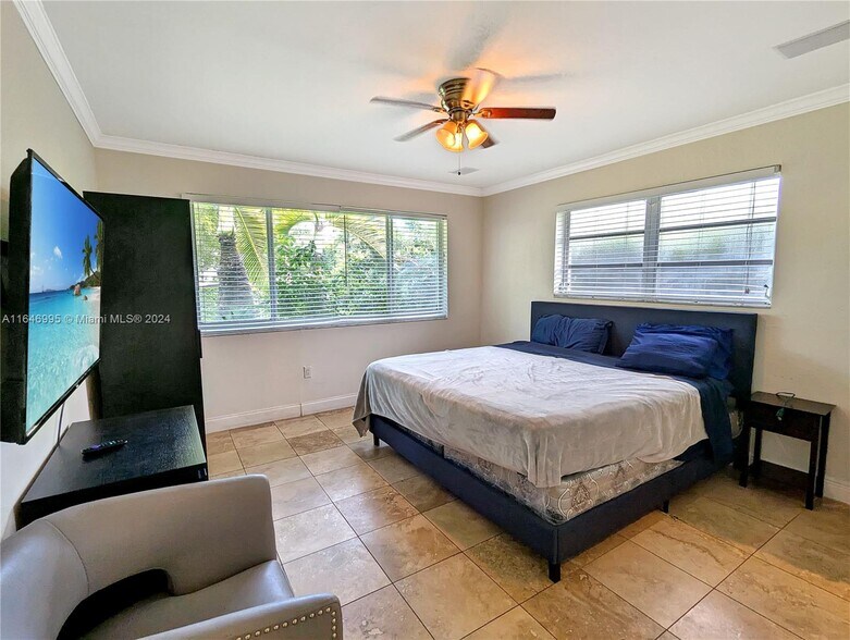 Building Photo - 6140 Pine Tree Dr
