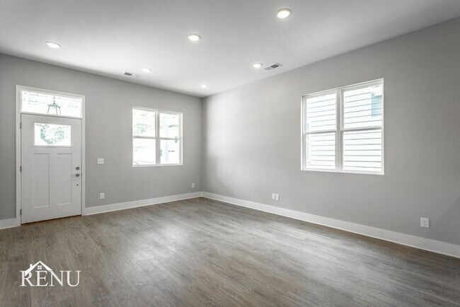 Building Photo - 5365 Lynnland Terrace