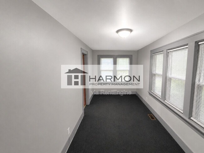 Building Photo - 4612 S Seneca St