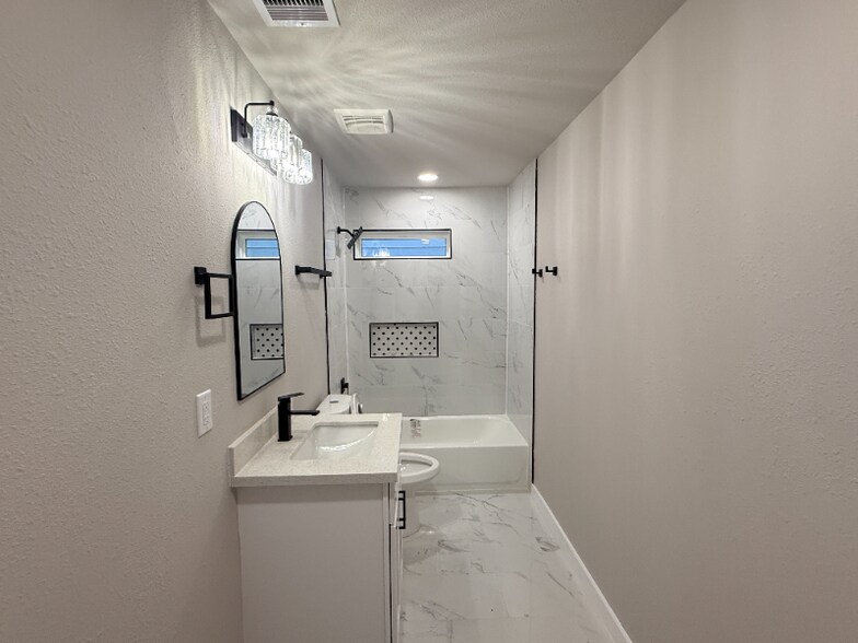 Building Photo - 1519 McKee St