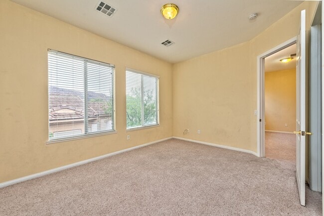 Building Photo - 220 Lorryn Ln