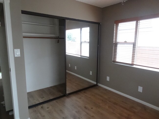 Building Photo - 653 7th St