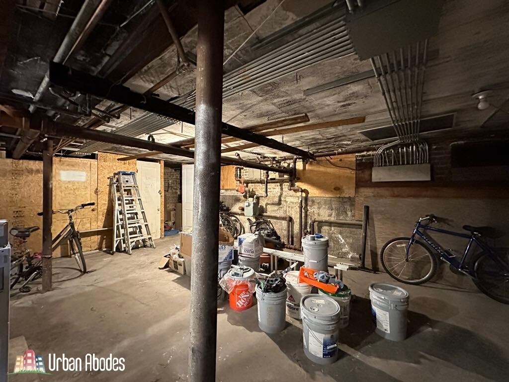 Building Photo - 4426 N Wolcott Ave