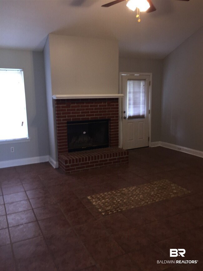 Building Photo - 6919 Park Dr