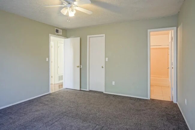 Master bedroom - 6909 Cleghorn Rd NW