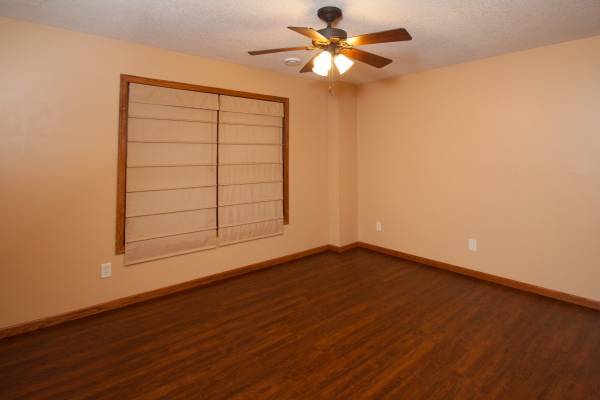 Building Photo - 202 Northbrook Ct