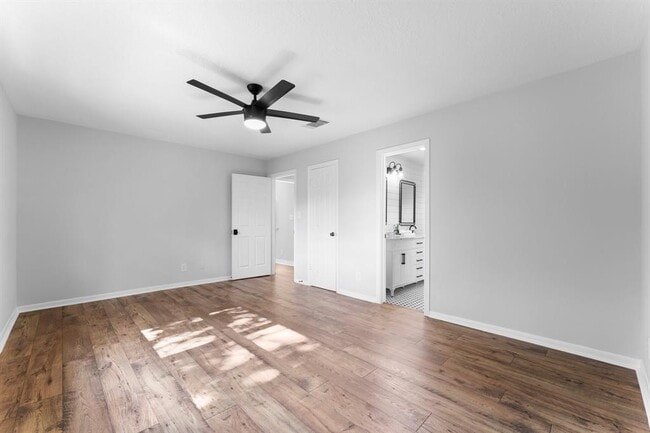 Building Photo - 8911 Tranquil Park Dr