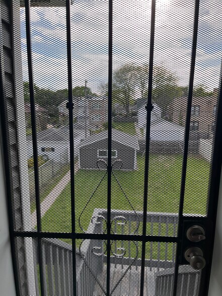 Building Photo - 8020 S Prairie Ave