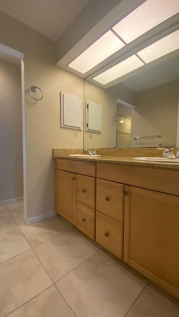 Building Photo - Private Siesta Key Retreat Minutes from World-Famous Beach