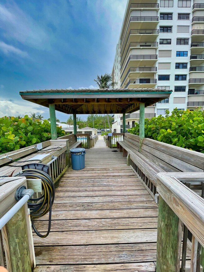 Building Photo - 10044 S Ocean Dr