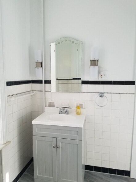 Building Photo - 15 E Mermaid Ln