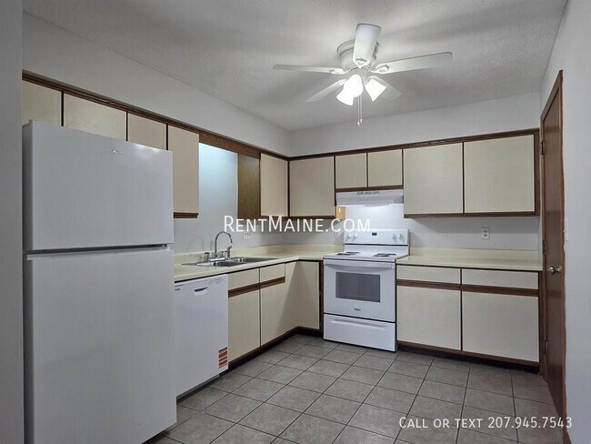 Building Photo - 6 Hartley St