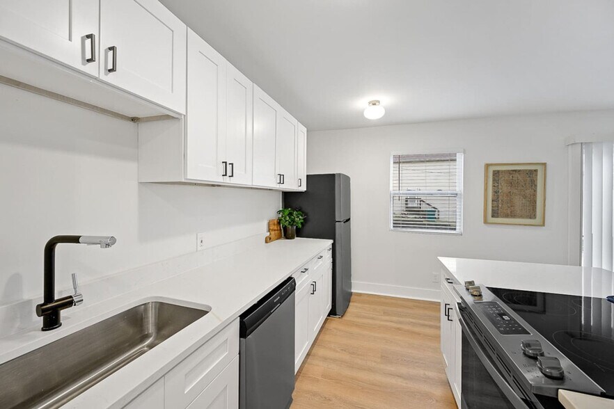 Building Photo - 539 Hale Ave