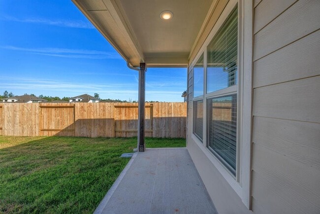 Building Photo - 5808 Begonia Ct